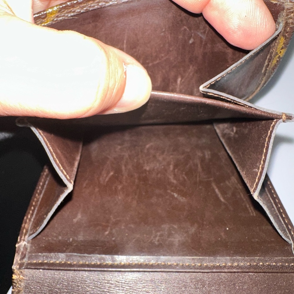 Louis Vuitton Monogram Compact Wallet - Authentic - Picture 14 of 16